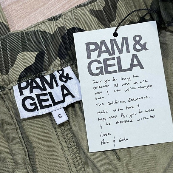 NWT Pam & Gela Camo Cargo Pants with Belt Size S Multicolor - Picture 9 of 13